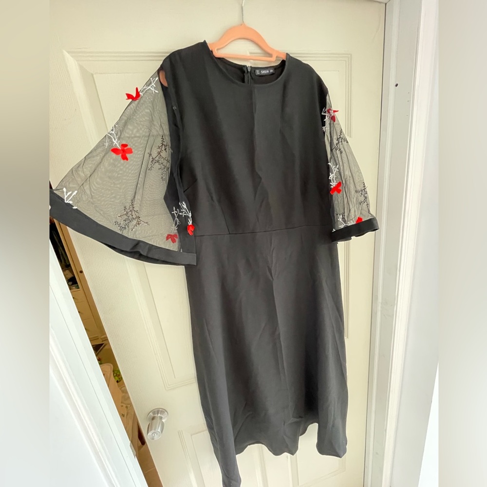 3D embroidered mesh sleeve dress
